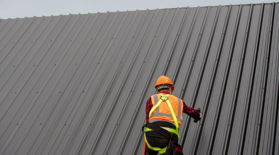 Professional gutter cleaning in Callender, IA